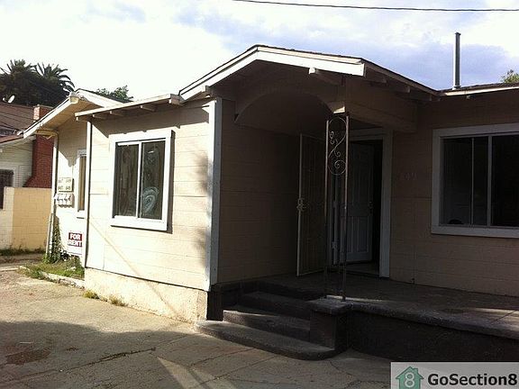 2nd image of 849 W 43rd Pl