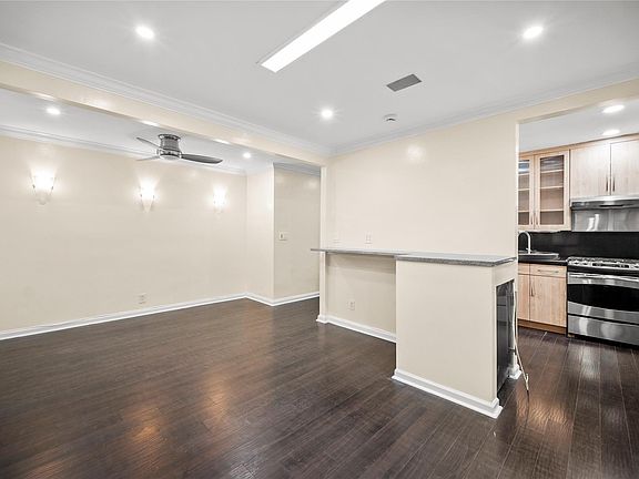 3rd image of 1 Bryant Cres Ste 1J