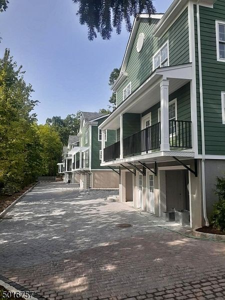 2nd image of 34 Walnut St #2D