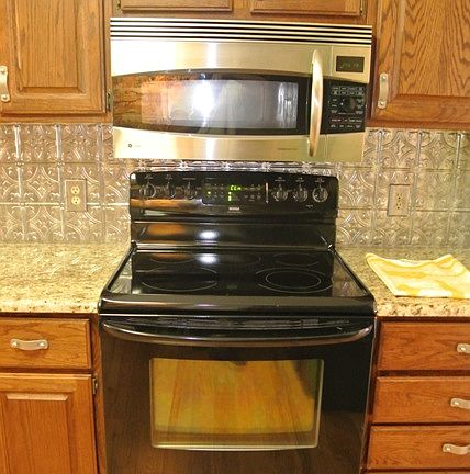The cooking side features a tin backsplash