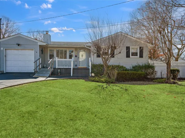 58 Wayne Street, Hauppauge, NY 11788