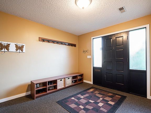 4th image of 21674 Manor Ave