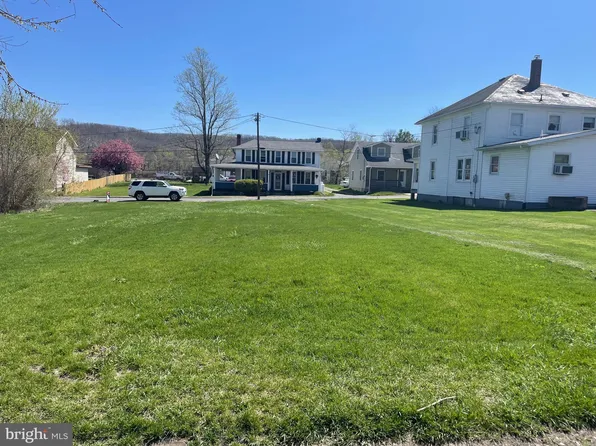 129 Jackson St, Paw Paw, WV 25434