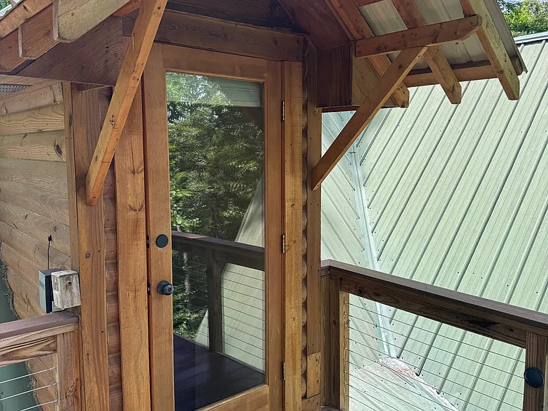 Upstairs loft porch off one bedroom
