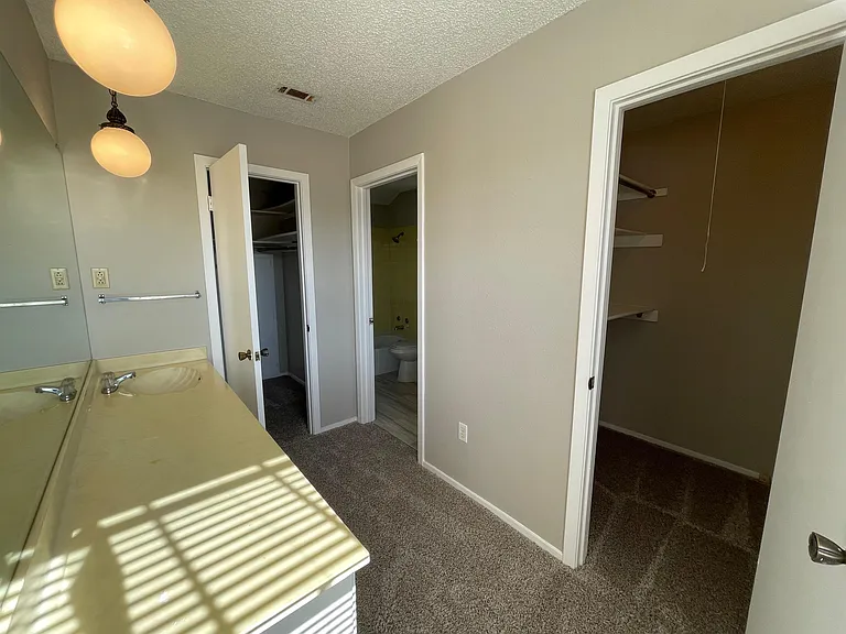 412 Blue Valley Dr — Photo 11