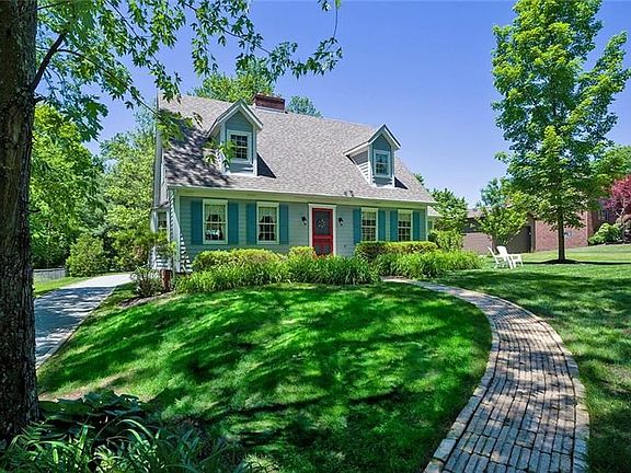 2nd image of 703 Cherry Dr