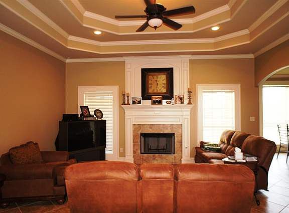 4th image of 16469 Kingston Ct