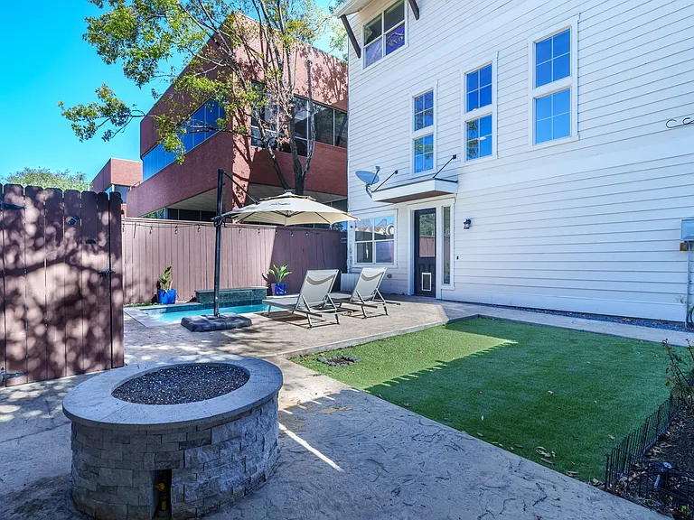 225 Knox St — Photo 5