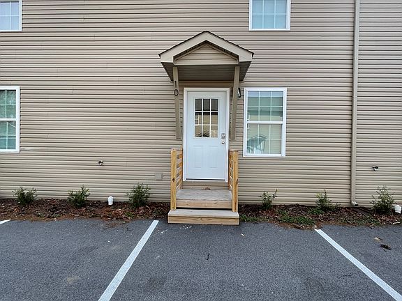 3rd image of 640 Evans Rd