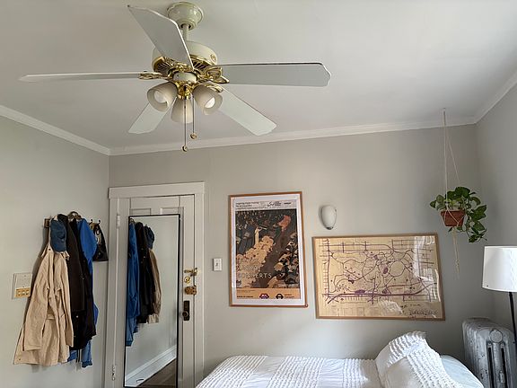 3rd image of 2901-11 N Seminary Ave #208