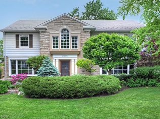 21075 W Byron Rd, Beachwood, OH 44122