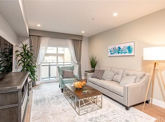 4th image of 2939 Leeward Ave #620