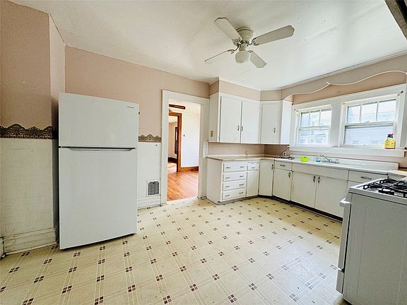 4th image of 1901 Riverview Dr
