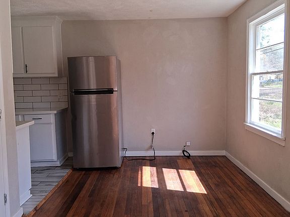 4th image of 4833 N State St