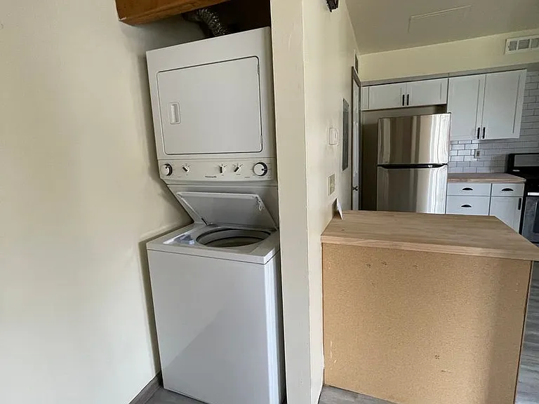 1522 Indianola Ave — Photo 2
