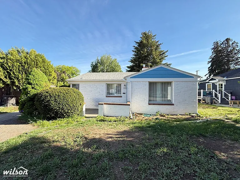 3404 W Yakima Ave — Photo 2