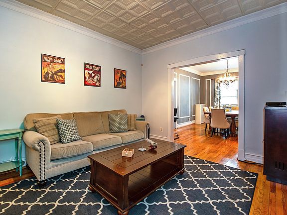 3rd image of 3644 N Pine Grove Ave #1G