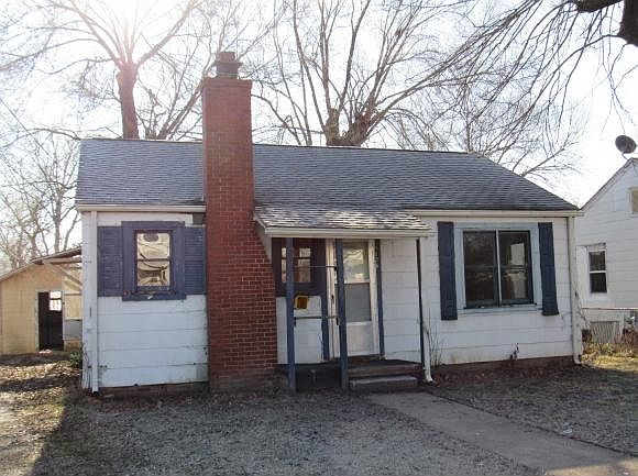 1st image of 1126 Windsor St W