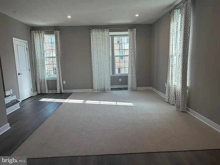149 Lawndale Dr — Photo 8