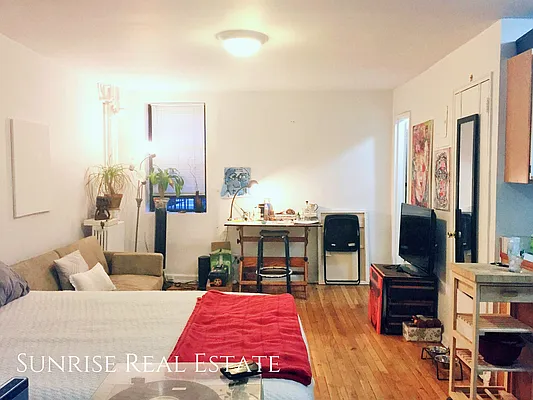 Rented by Sunrise Real Estate | media 21