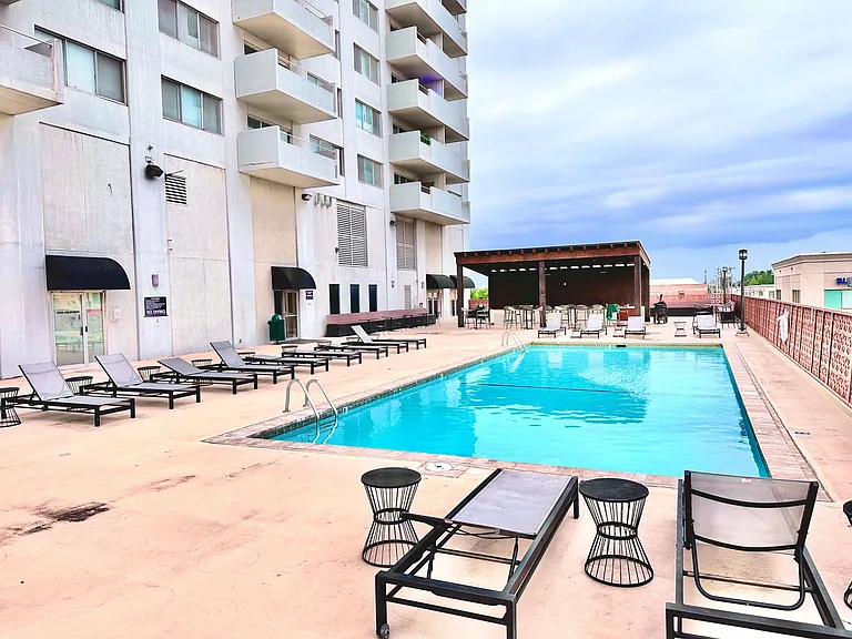 The Regency Apartments — Photo 142