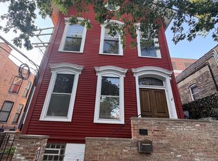 610 W Briar Pl #1, Chicago, IL 60657