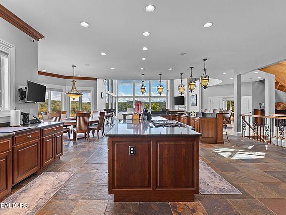30th image of 643 Crown Pointe Rd