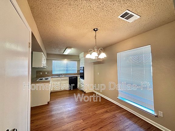 3rd image of 1722 Glouchester Dr