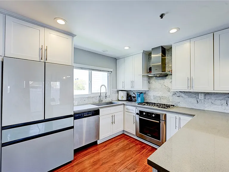 260 Victoria St #5 — Photo 3