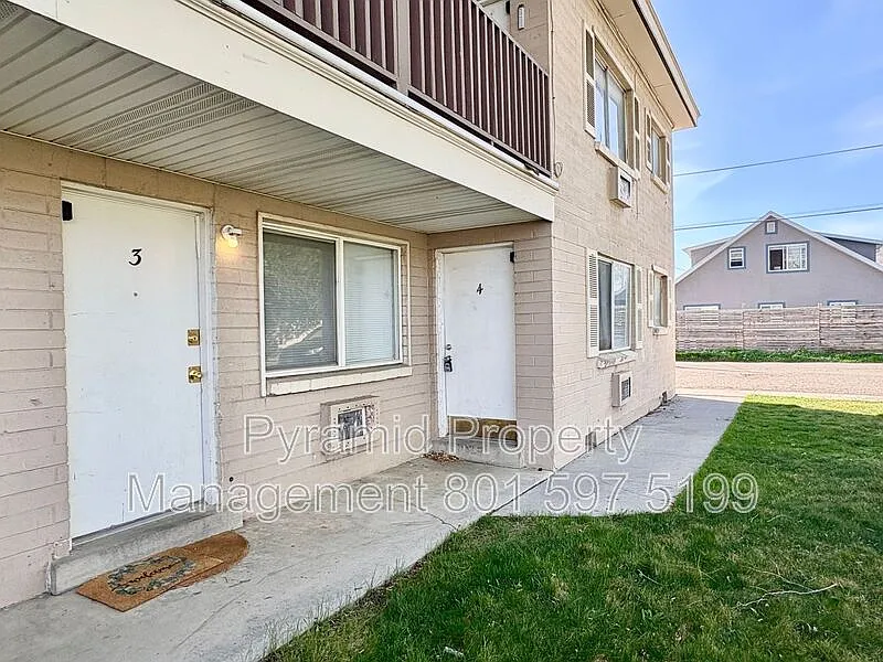 Building Photo - 805 S Cheyenne St #4