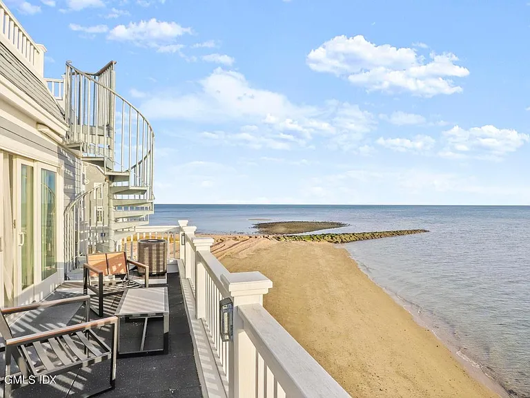 2149 Fairfield Beach Rd — Photo 1
