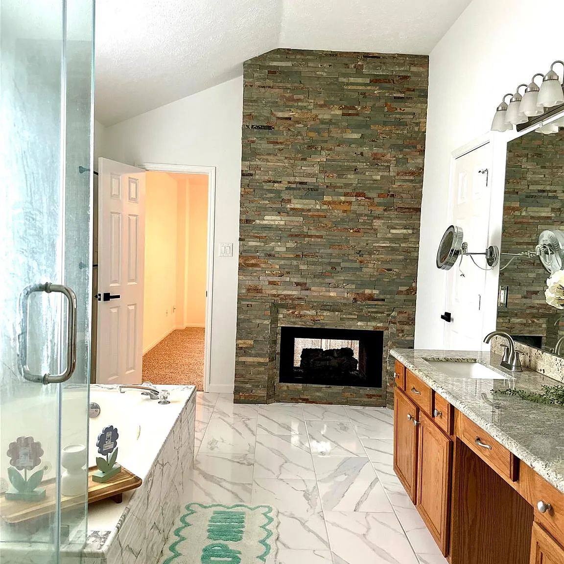 4 bed, 3.5 bath, 3672 sqft, $3,700 — Photo 2