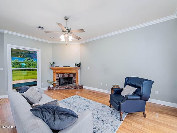 4th image of 318 Aspen Dr