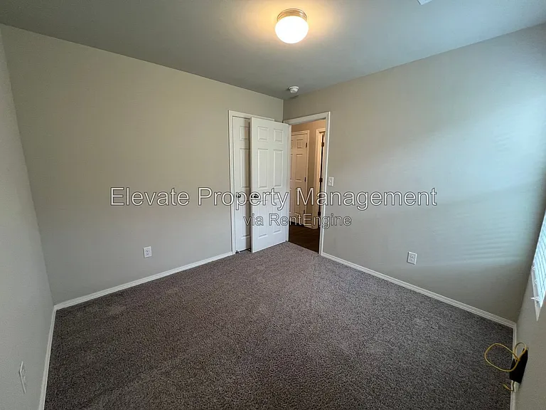 1357 Dustin Dr — Photo 9