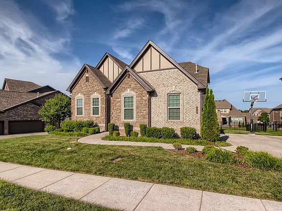 2nd image of 420 Larkhill Ln