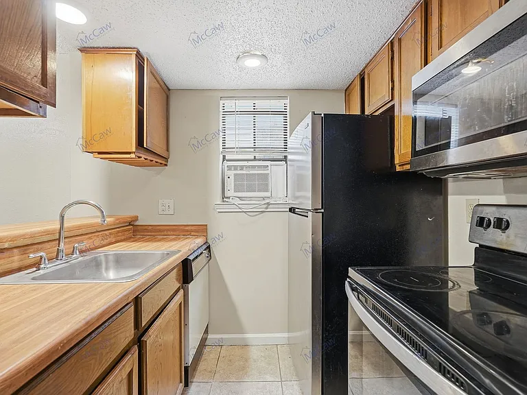 9520 Royal Ln #209 — Photo 10