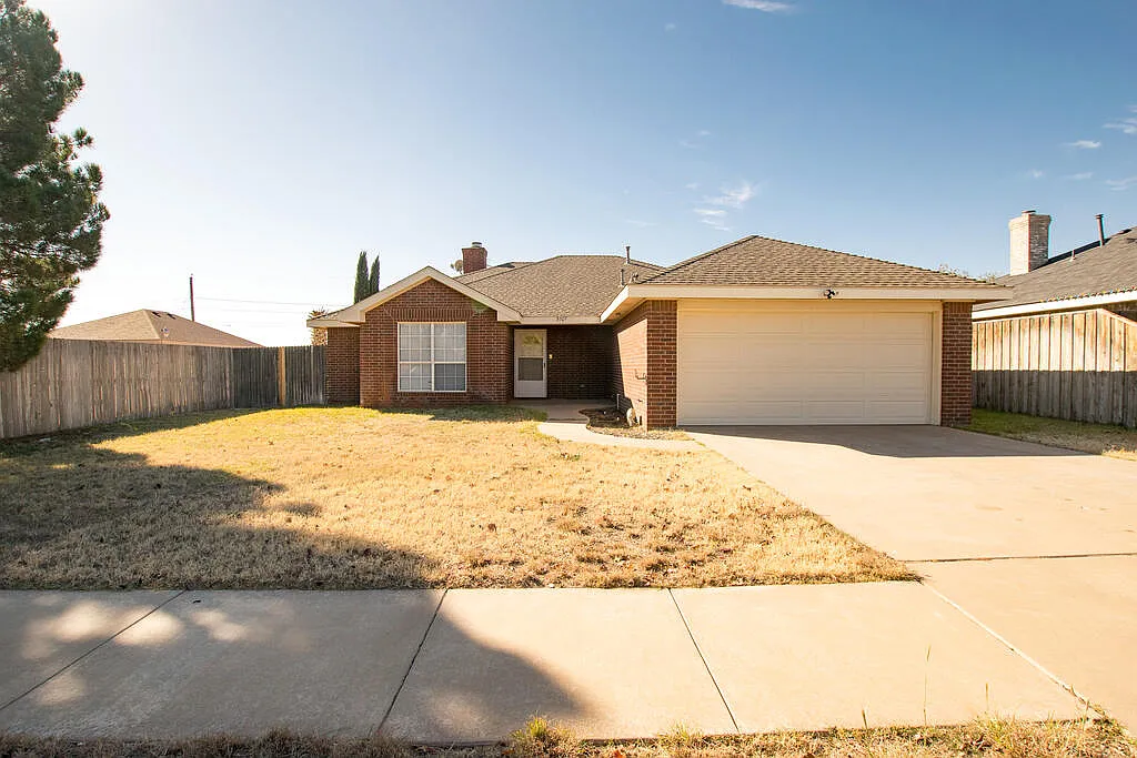 3 bed, 2.0 bath, 1682 sqft, $2,200 — Photo 1