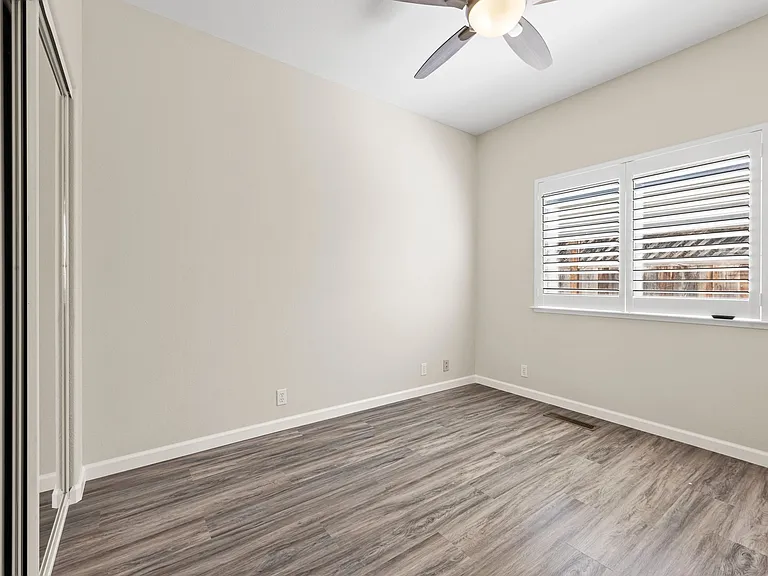 560 Diana Ave — Photo 30
