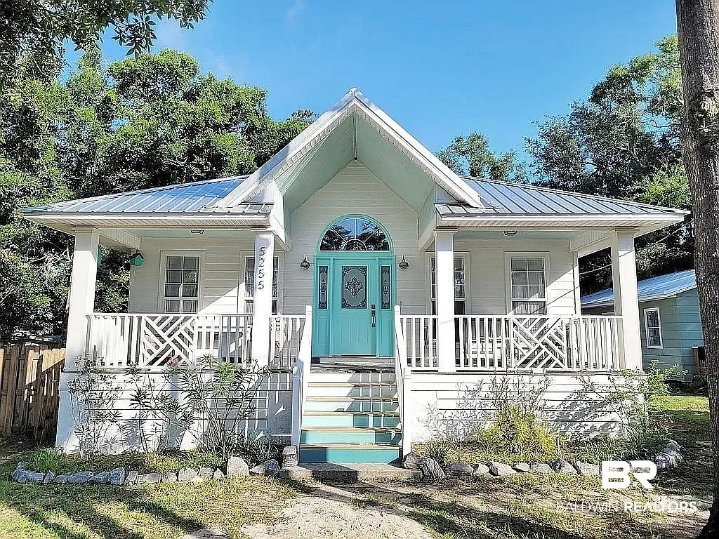 3 bed, 2.0 bath, 1656 sqft, $3,200 — Photo 1