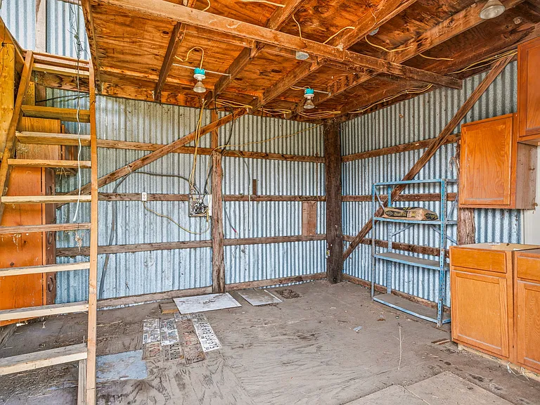 25263 N Highway 281 — Photo 22