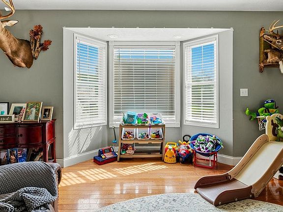 3rd image of 8 Coolview Ln