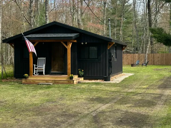 2471 W Wolf Lake Blvd, Baldwin, MI 49304