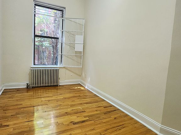 3rd image of 202 W 106th St APT 25