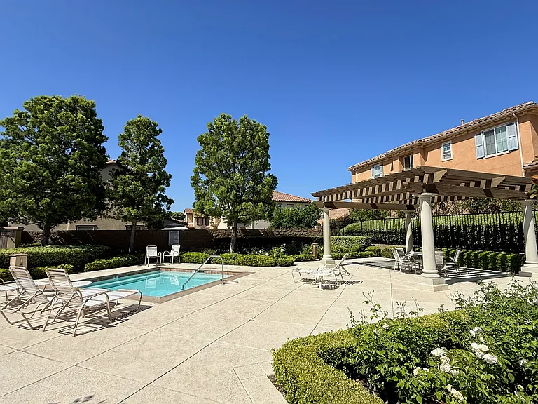 19921 Calabria Ct — Photo 33