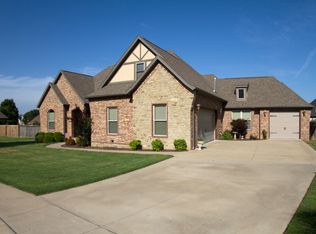 2805 S 22nd St, Rogers, AR 72758