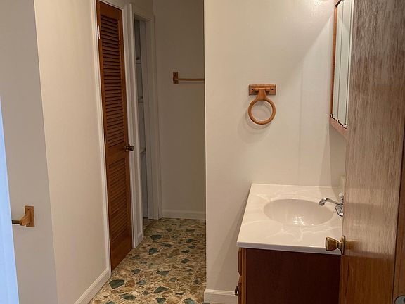 5th image of 101 E Harrison St APT 6