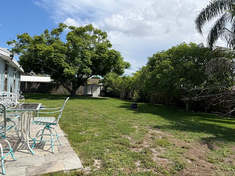 743 SW 157th Ter — Photo 13