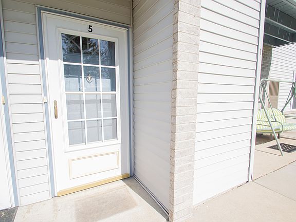 2nd image of 900 Fox Creek Dr APT 5