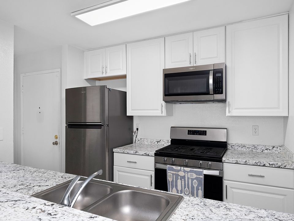 1st image of 1611 Hotel Cir S #102