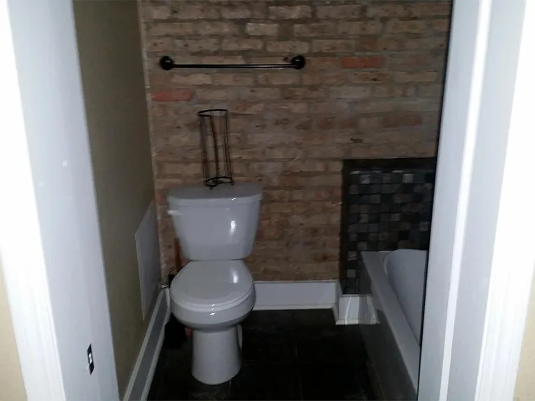 932 E College St #G2 — Photo 3